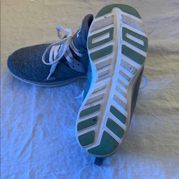 Sneakers - Picture 4 of 4